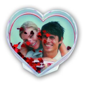Bola de agua forma corazon con corazones