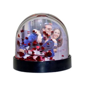 Bola de agua pequeña con corazones