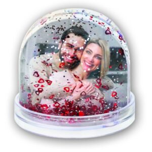 Bola de agua pequeña con corazones